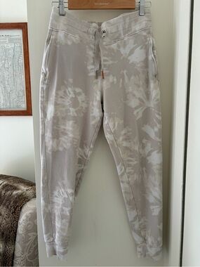 Athleta Balance Jogger Cream tie dye